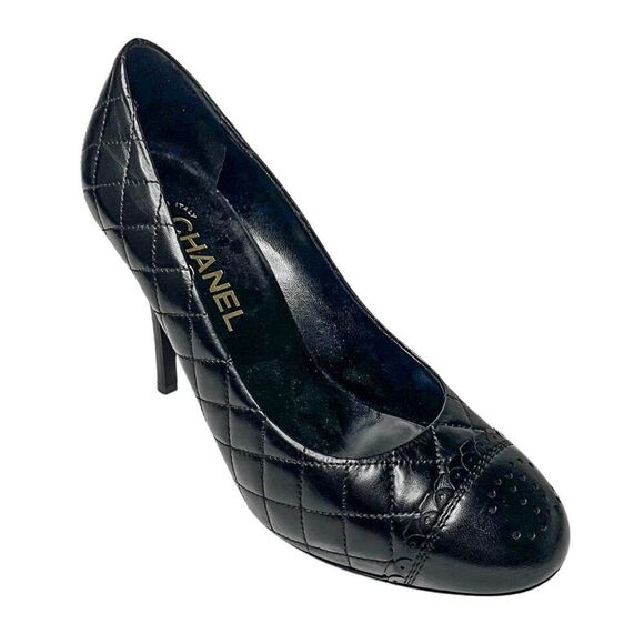 Chanel Black Quilted Leather Pumps Perforated CC Logo Size 39 EU High Heels - Picture 1 of 12